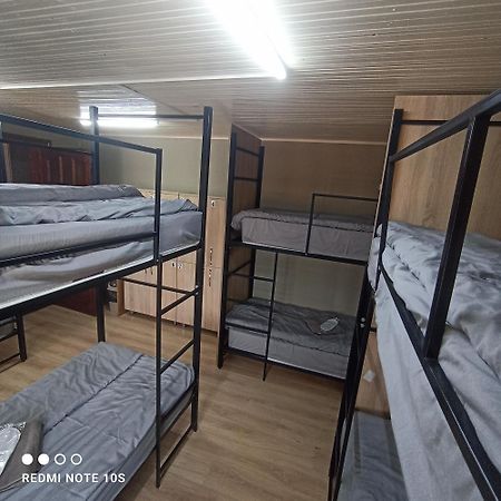 Friends Hostel คีชีเนา ภายนอก รูปภาพ