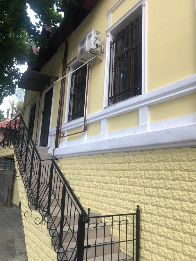 Friends Hostel คีชีเนา ภายนอก รูปภาพ