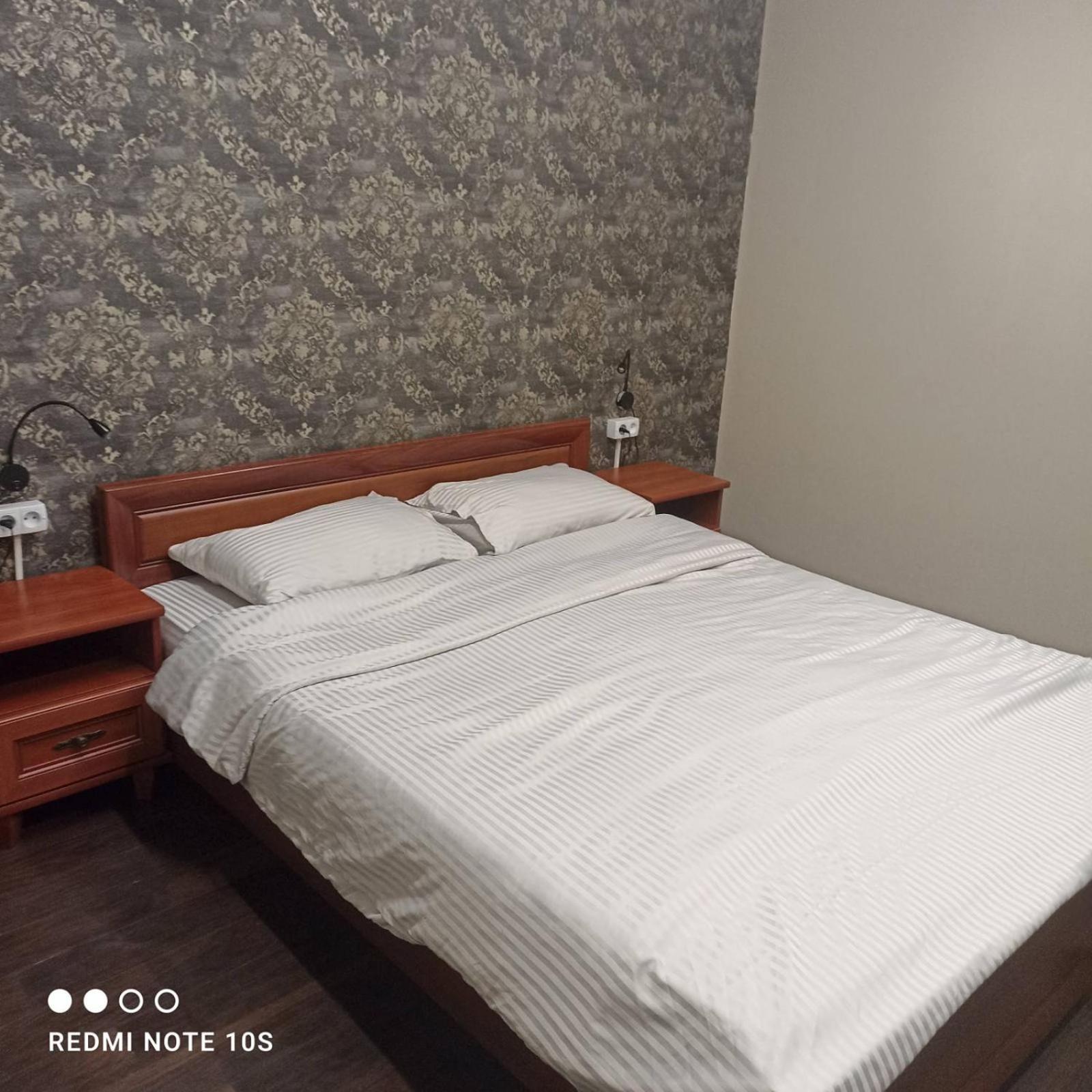 Friends Hostel คีชีเนา ภายนอก รูปภาพ