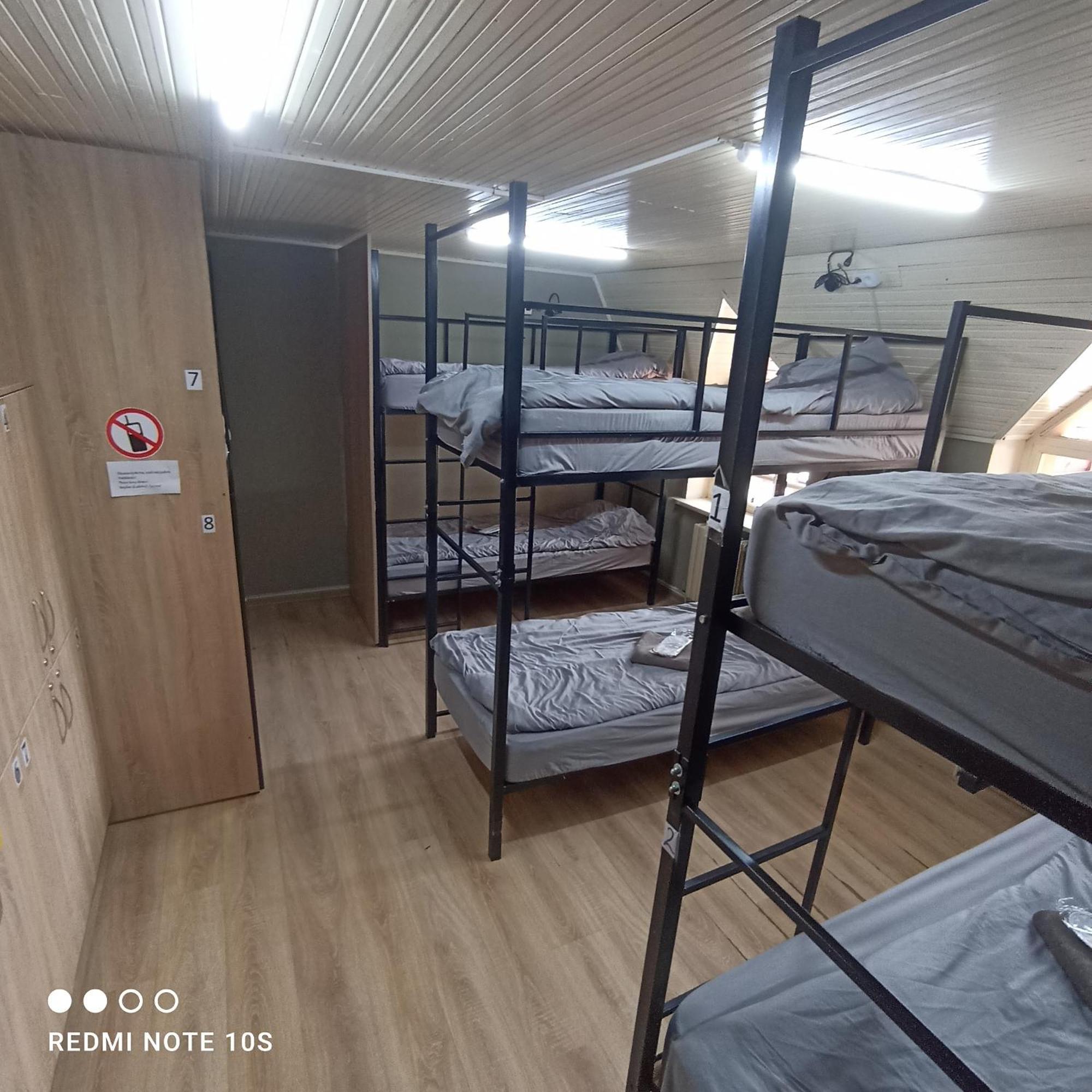 Friends Hostel คีชีเนา ภายนอก รูปภาพ