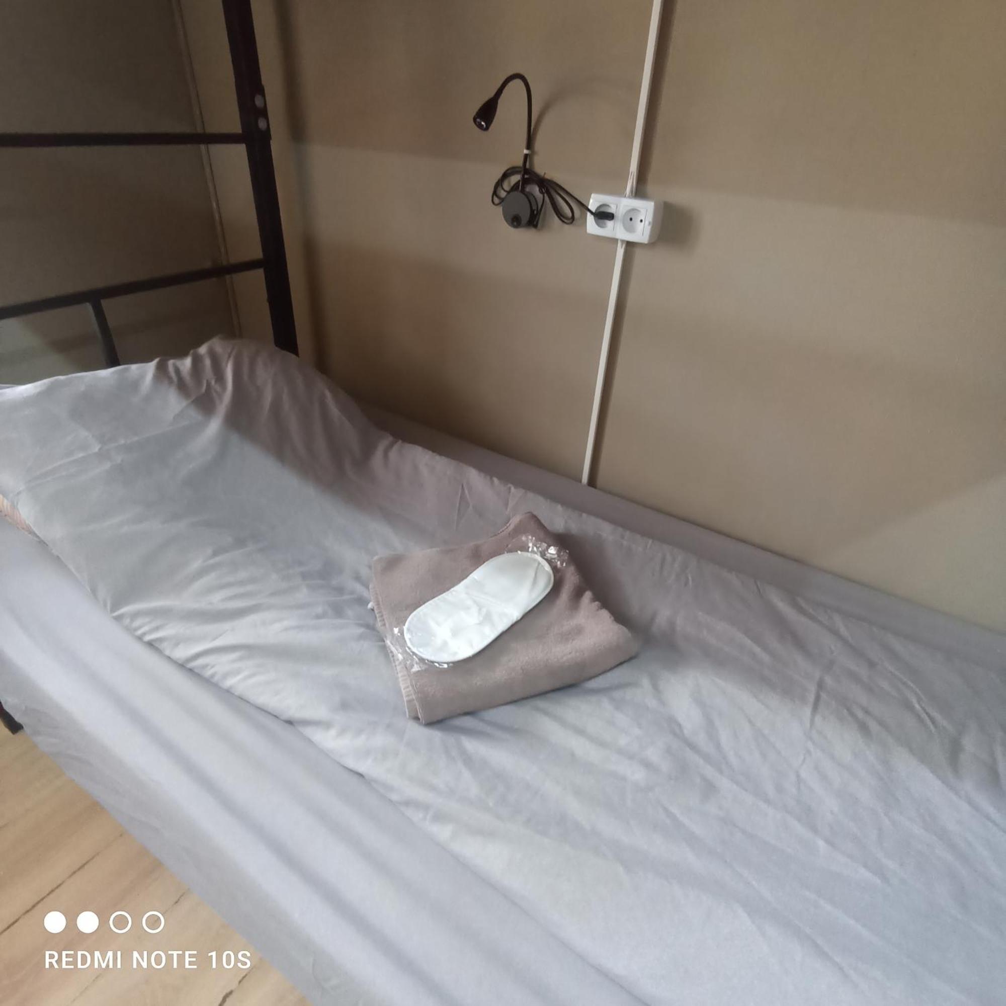 Friends Hostel คีชีเนา ภายนอก รูปภาพ